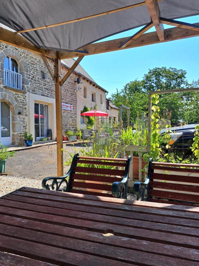 Bed and Breakfast Le Petit Dragon Plumaudan Экстерьер фото
